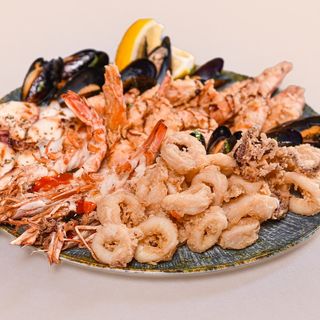 Platou mixt cu fructe de mare pentru 2 persoane