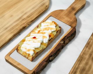 Брускета з авокадо та страчателою (180г)