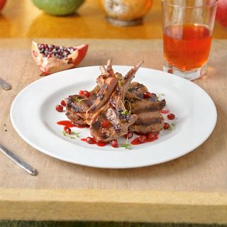 Бараньи рёбрышки на жаровне с баклажанами
