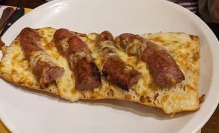 Butifarra a la brasa con queso