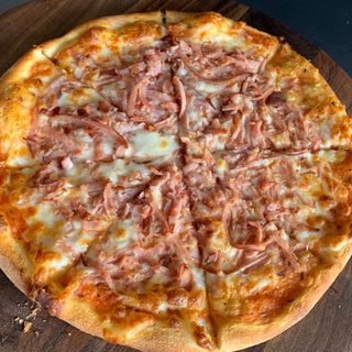 Pizza Vesuvio 