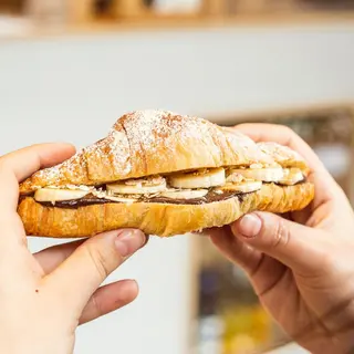 Croissant relleno DULCE (Chocolate, banana y crocante)