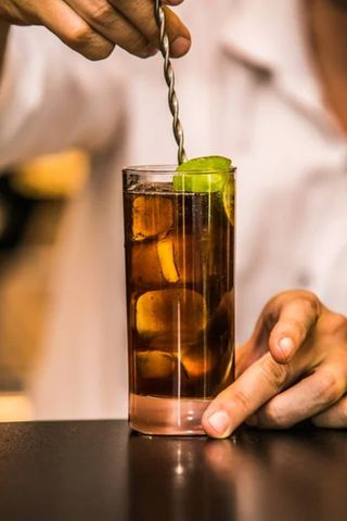 Обслуговування напою