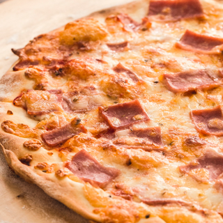 PIZZA DE JAMÓN Y QUESO
