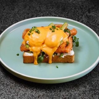 Бенедикт с лососем