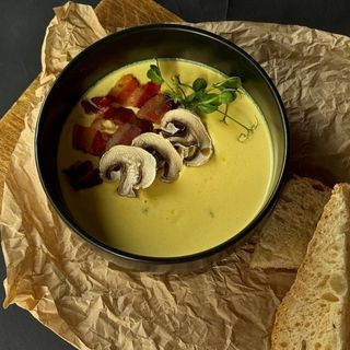 Сирний крем-суп з беконом (250/30 г.)