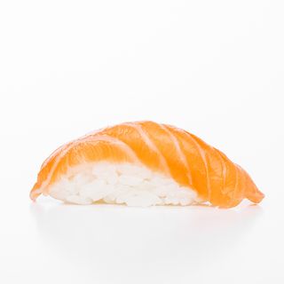 DY105. Nigiri sake 2 pezzi