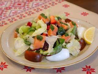 Салат с семгой