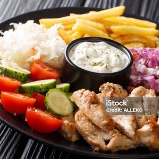 Plato De Shawarma Con Arroz Y Patatas