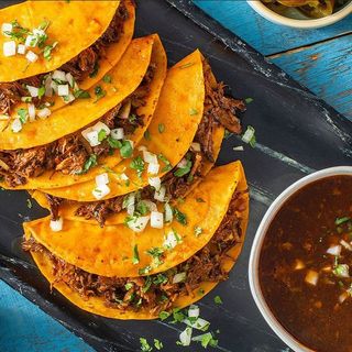 Taco Mexicano De Birria Con Su Caldo (4 unid.)