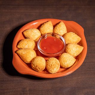 Mini Coxinhas de Frango e Queijo