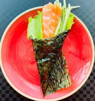 Sake Temaki