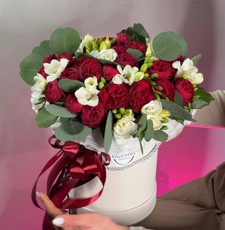 Букет міксований з троянд та фрезії