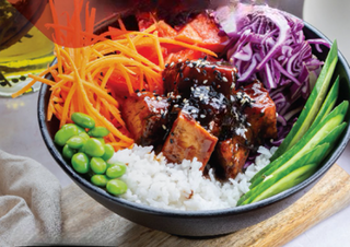 Poke bowl with Thai chicken