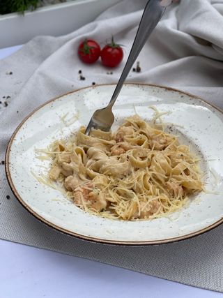 Сливочный соус с тигровыми креветками