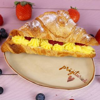 CROISSANT cu VANILIE si ZMEURA 150 g