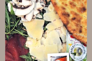 Carpaccio di bresaola e funghi