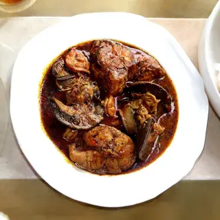 Pounded Yam with Preferred Soup and and Snail