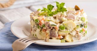 Салат Олів'є з язиком (220г)