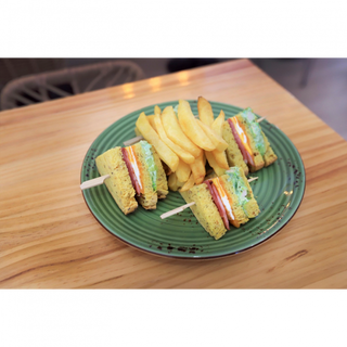 Sandwich Club Aguacate