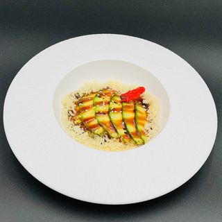 33. Tartare sake avocado