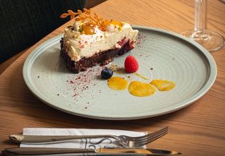 Шоколадова трилогия с плодове