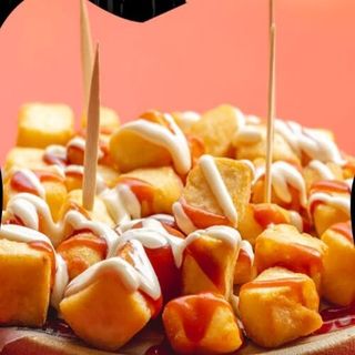 Patatas Bravas Más Salsa Blanca Y Andalouse