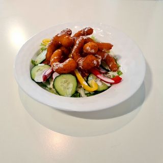 Obročna salata račići