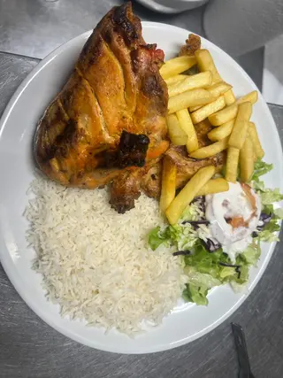 Riso con mezzo pollo arrosto