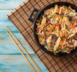 137.  Spaghetti di riso e verdure