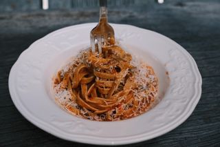 პასტა პომიდვრის სოუსით