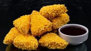 Панирани топени сиренца с корнфлейкс и сладко от боровинки (350г)