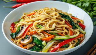 Makaron chiński z warzywami