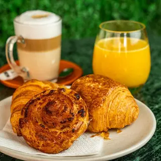 Petit-Déjeuner Continental