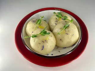 Галушки з сиром сулугуні та грибами (240g)