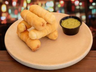 Tequeños de Gouda y Chorizo