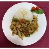 50. Pollo salteado con verduras combinado con arroz blanco