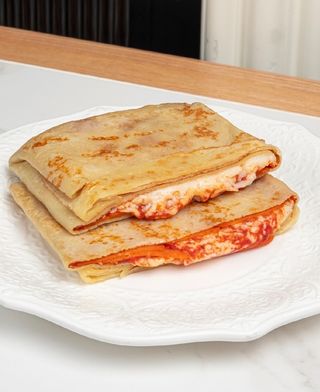 Блины  пеперони и моцарелла 