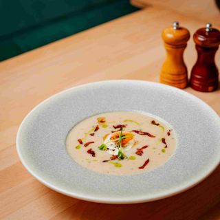 Cremă de Țelină cu Truffe și Ou