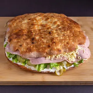 Šunka XXL sendvič u pizza tijestu