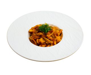 Le casarecce alla “Amatriciana di mare” con guanciale, misto frutti di mare e salsa al rosso di “Barolo”