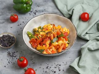 Լոլիկով ձվածեղ ֆիթ հացով