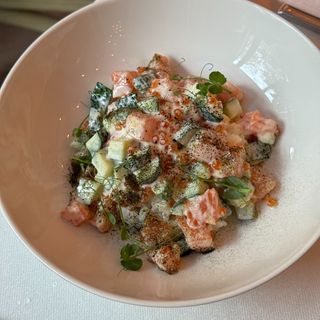 Tartar din somon pe orez cald