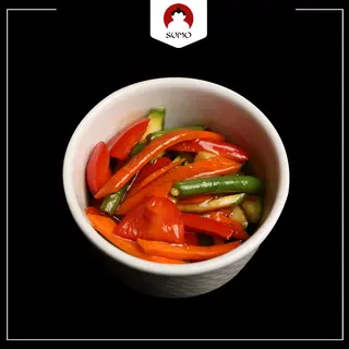 Légumes sautés marinés à la sauce du chef 