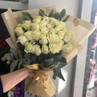 #35. 30 თეთრი ვარდის თაიგული