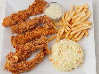 Crispy chicken cu salata