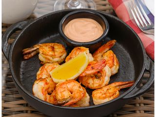 Хвости тигрових креветок з соусом "коктейльний" (150/50g)