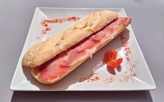 Bocadillo lomo curado