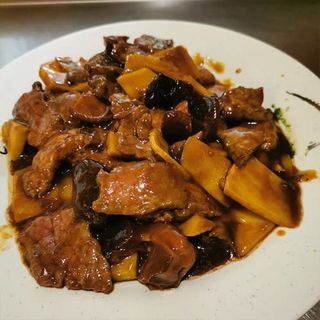 Ternera Con Bambú Y Setas