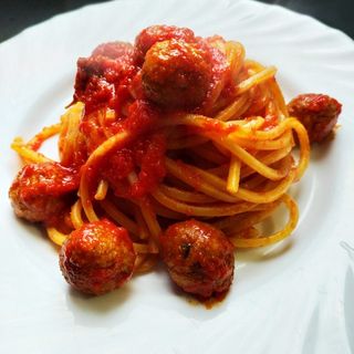 Spaghetti al sugo con polpettine 